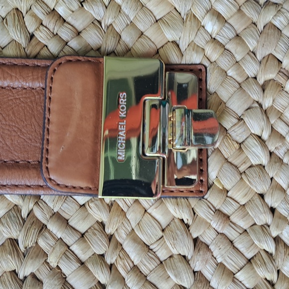 Michael Kors Straw Bag/Tan Leather Trim Gold Chains Shoulder Bag EC - Picture 4 of 12